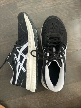 Women’s Black Running Shoes with White Accents
